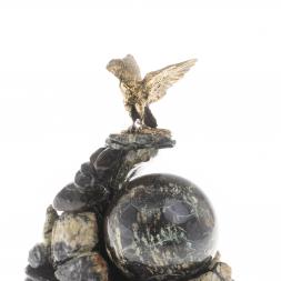 Композиция "Кречет на скале" с шаром змеевик бронза