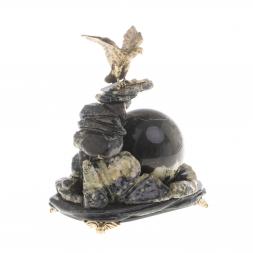 Композиция "Кречет на скале" с шаром змеевик бронза