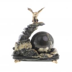 Композиция "Кречет на скале" с шаром змеевик бронза