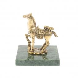 Статуэтка &amp;quot;Лошадь с мухой &amp;quot; из змеевика и бронзы 5,5х5,5х5,5 см