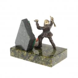 Бронзовая статуэтка "Данила мастер" камень змеевик малахит