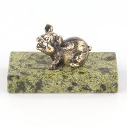 Статуэтка &amp;quot;Поросенок малый&amp;quot; из бронзы и змеевика