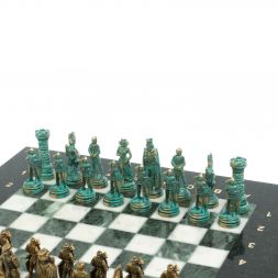 Шахматы &amp;quot;Рыцари&amp;quot; фигуры бронза / патина 28х28 см из змеевика и мрамора