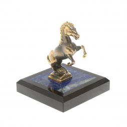 Бронзовая статуэтка &amp;quot;Конь на дыбах&amp;quot; на подставке из лазурита
