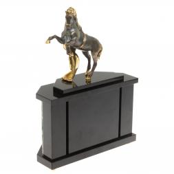 Часы &amp;quot;Конь с попоной&amp;quot; из зеленого флюорита