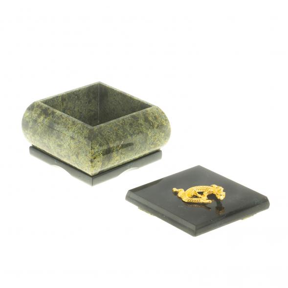 Шкатулка с ящерицей из змеевика 7х7х5 см 124076