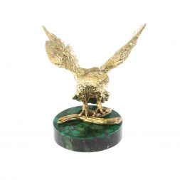 Бронзовая статуэтка "Кречет" на малахите