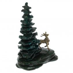 Композиция "Олень у ёлки" из камня змеевик бронза