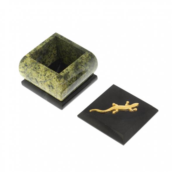 Шкатулка с ящерицей из змеевика 6х6х6,5 см 126206