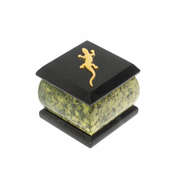 Шкатулка с ящерицей из змеевика 6х6х6,5 см 126206