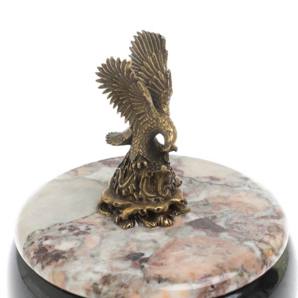 Шкатулка круглая &amp;quot;Орел&amp;quot; из креноида и змеевика 10,5х10,5х11 см 127922