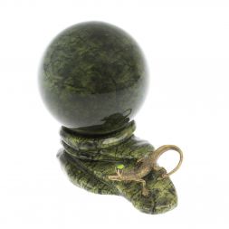 Композиция с ящерицей и шаром из шабровского змеевика 9х6х8,5 см