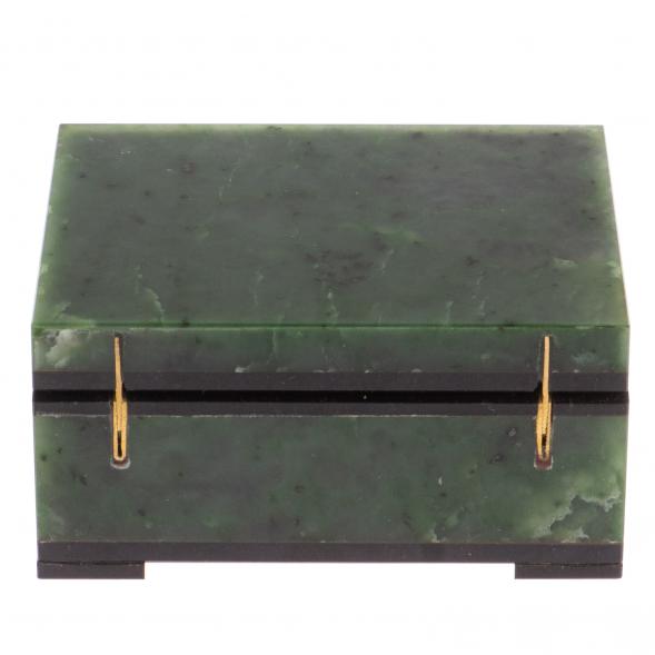 Шкатулка из нефрита 9х7х4,5 см 126441