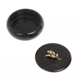 Шкатулка из черного змеевика &amp;quot;Желуди&amp;quot; 15х15х9 см