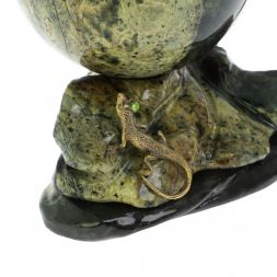 Композиция с шаром "Ящерица" с ручкой из змеевика