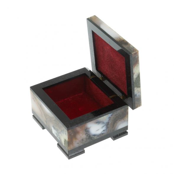 Каменная шкатулка из мохового агата 6,3х5,5х4 см 128474