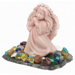 Сувенир "Ангел с венком молится" из мрамолита