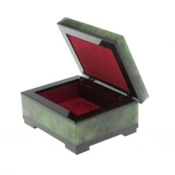 Шкатулка из нефрита 8,5х6,5х4,5 см
