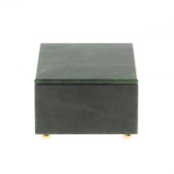 Шкатулка из нефрита 8,5х8,5х5,5 см