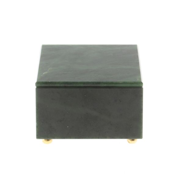Шкатулка из нефрита 8,5х8,5х5,5 см 127538
