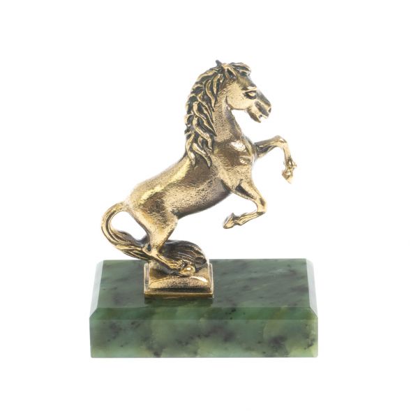 Статуэтка &amp;quot;Конь на дыбах&amp;quot; на подставке из нефрита 6х3,5х8 см 127932