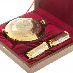 Фляжка с двумя стопками для водки "Герб" Златоуст