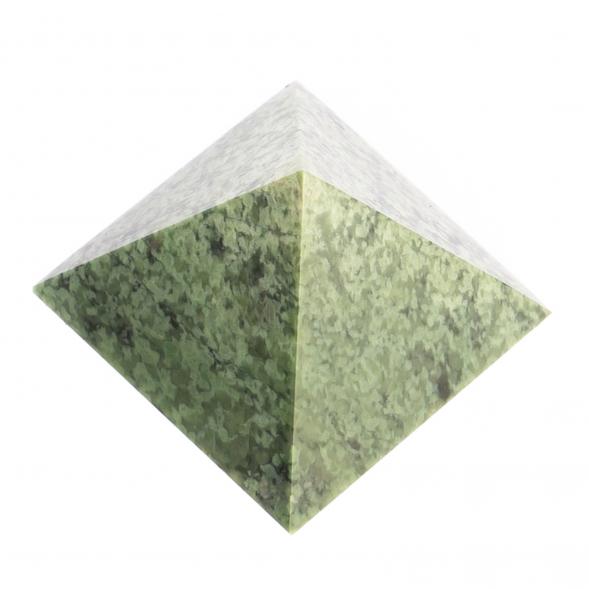 Пирамида из жадеита 4х4х3 см 124961