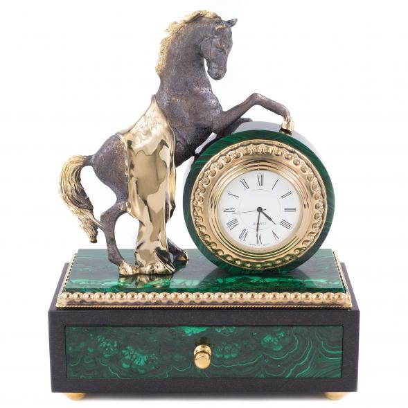 Декоративные часы из малахита &amp;quot;Конь на дыбах&amp;quot; с выдвижным ящиком 120203