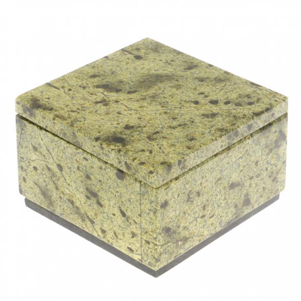 Шкатулка из змеевика 9,5х9,5х6 см 129577