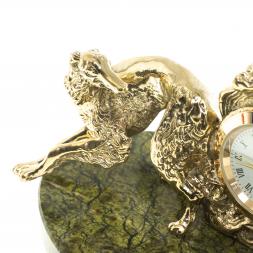 Часы из бронзы &amp;quot;Русские борзые собаки&amp;quot; на подставке из змеевика