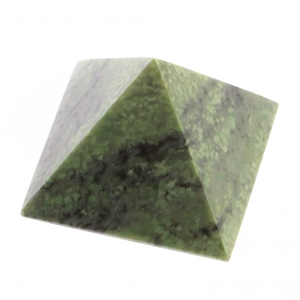 Пирамида из жадеита 3х3х2 см 124963