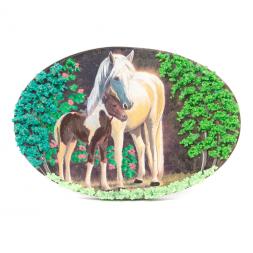Панно из камня на подставке "Лошадь с жеребенком"