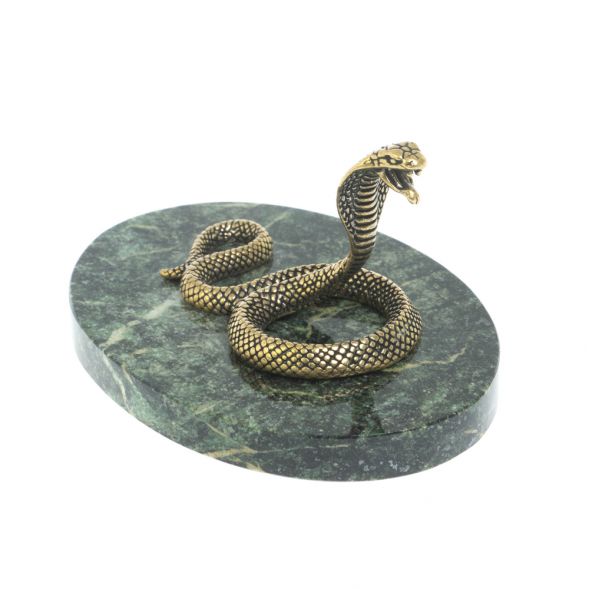 Статуэтка «Королевская кобра» на подставке из шабровского змеевика 128091