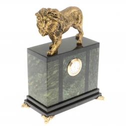 Настольные часы &amp;quot;Гордый лев&amp;quot; из шабровского змеевика