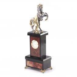 Часы из яшмы с бронзой &amp;quot;Вздыбленный конь&amp;quot;