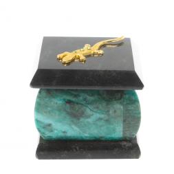 Шкатулка из змеевика ящерица со стразами 6х6х6,5 см