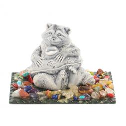 Сувенир "Енот с кругом" из мрамолита