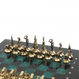 Шахматы &amp;quot;Итальянская война&amp;quot; фигуры бронза доска 28х28 см из змеевика
