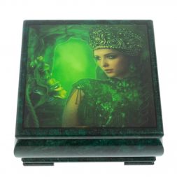 Шкатулка &amp;quot;Хозяйка медной горы&amp;quot; из змеевика 18х18хх8 см