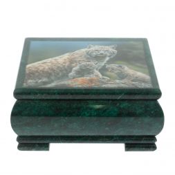 Шкатулка &amp;quot;Рысь и рысята&amp;quot; из змеевика 18х18х8 см