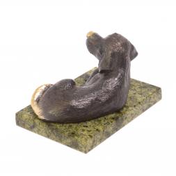 Статуэтка из бронзы "Гончая лежит" змееевик 8,5х6х5,5 см