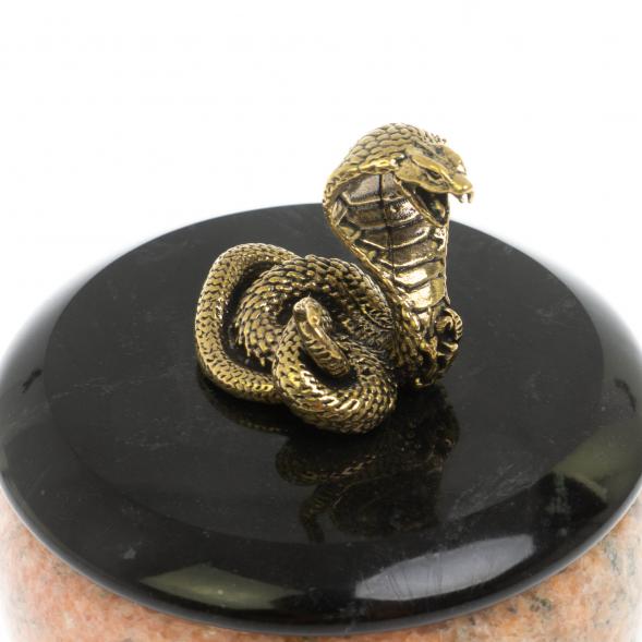 Шкатулка круглая &amp;quot;Кобра&amp;quot; из розового мрамора 10,5х10,5х13,5 см 129430