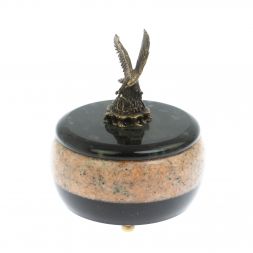 Шкатулка круглая &amp;quot;Орел&amp;quot; из розового мрамора и змеевика 10,5х10,5х13,5 см