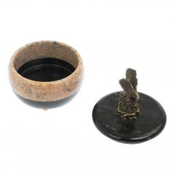 Шкатулка круглая &amp;quot;Орел&amp;quot; из розового мрамора и змеевика 10,5х10,5х13,5 см