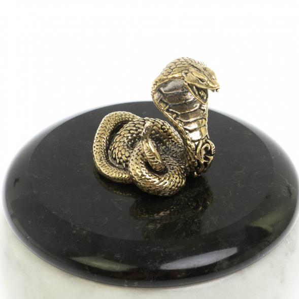 Шкатулка круглая &amp;quot;Кобра&amp;quot; из черного змеевика и мрамора 129440