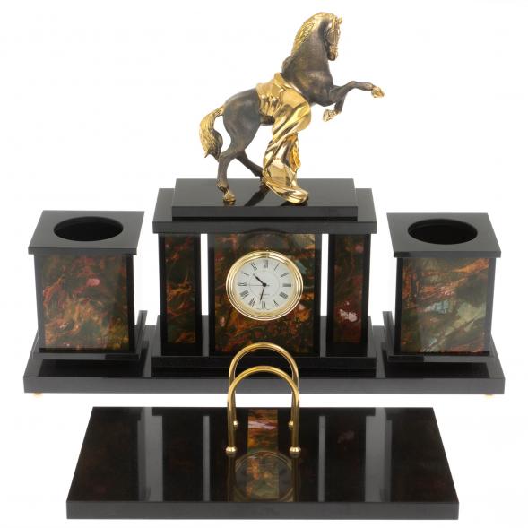 Настольный набор &amp;quot;Конь с попоной&amp;quot; из яшмы и долерита 129974