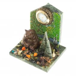 Часы &amp;quot;Мишка в лесу сидящий&amp;quot; змеевик