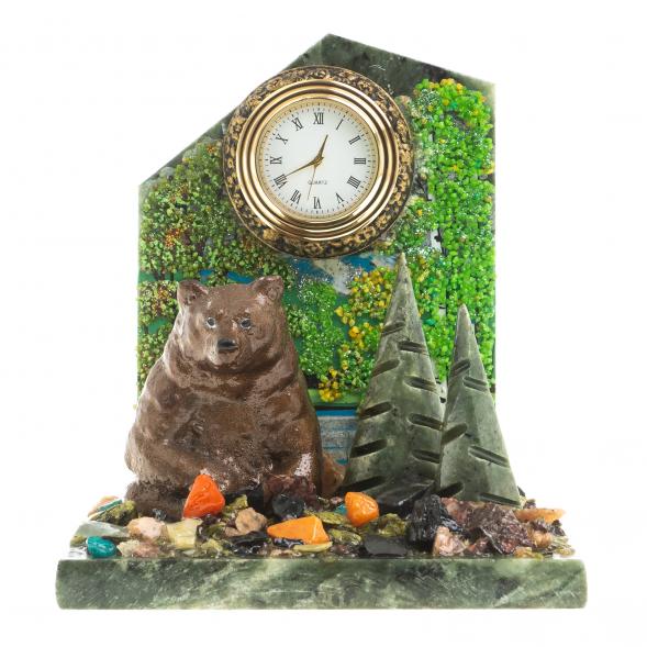 Часы &amp;quot;Мишка в лесу сидящий&amp;quot; змеевик 116054