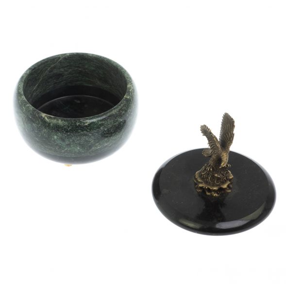 Шкатулка круглая &amp;quot;Орел&amp;quot; из темно-зеленого змеевика 10,5х10,5х13,5 см 129087