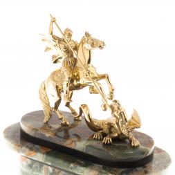 Часы &amp;quot;Георгий Победоносец&amp;quot; из офиокальцита